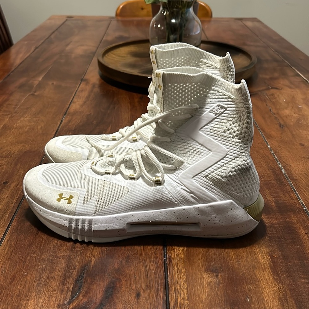 Men’s under armour volleyball/basketball shoes
